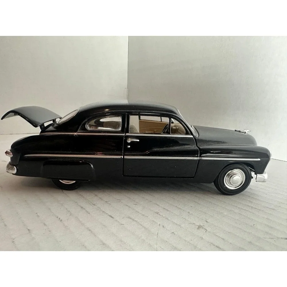 MOTORMAX Diecast 1949 Mercury Coupe Car 1:24 Black Opening Doors Hood Trunk